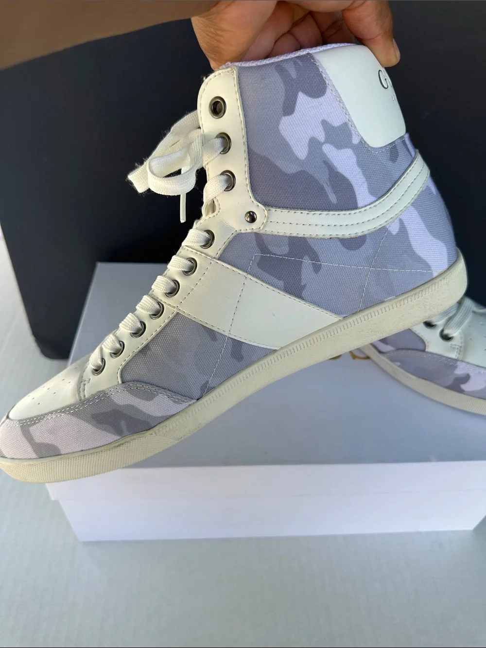 New Guess Men's High-Top Camo Sneakers - White & Light Gray SZ 11